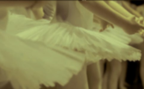 芭蕾“开、绷、直、立”形体练习