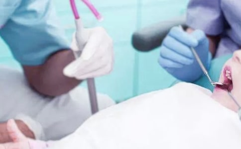 小熊拔牙记