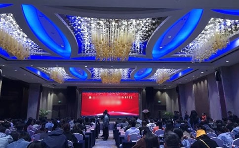 公司颁奖典礼主持人开场词