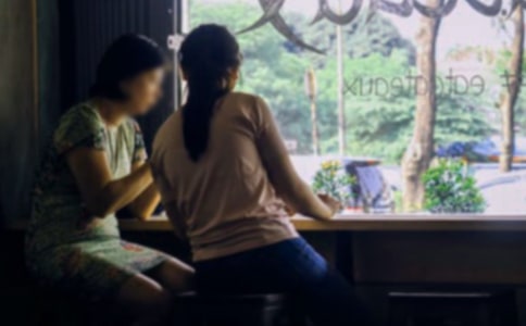 中词英解：借火搭讪