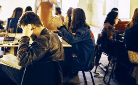 精选大学生英文自我介绍范文集合