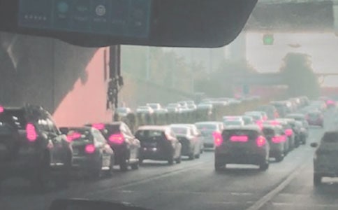 开车时堵车可以做些什么