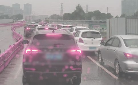 手动挡市区堵车跟车技巧详解