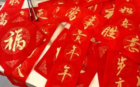 贴对联为题目的学生作文
