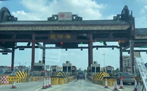 高速公路上停车的正确方法