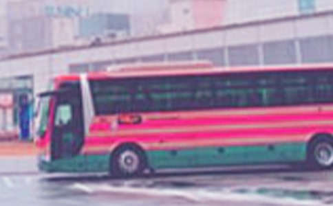 公共汽车上的一件事作文