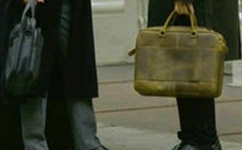 职场人公文包的使用礼仪与注意事项