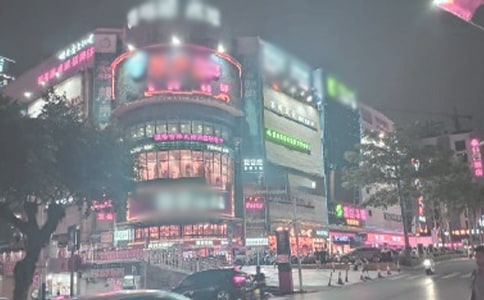 (热)热闹的广场作文