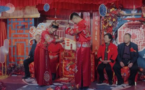 女司仪婚礼主持词结婚庆典串词