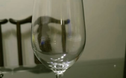 端起酒杯的句子