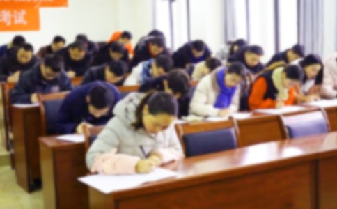 期中考试表彰会颁奖词