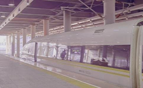 北京西站多车停运:受大雨影响北京西站停运旅客滞留