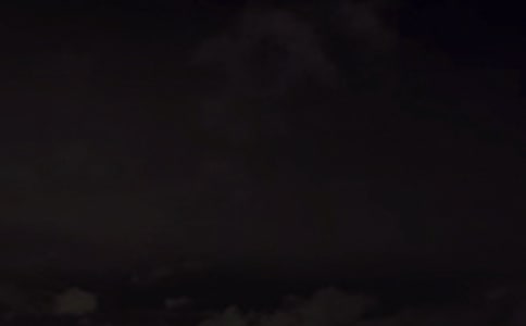 晚安心语：寂寞太近，而你太远