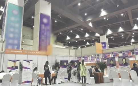 大学生招聘会面试自我介绍范文