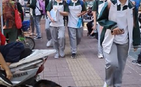 关于初中学生的自我介绍